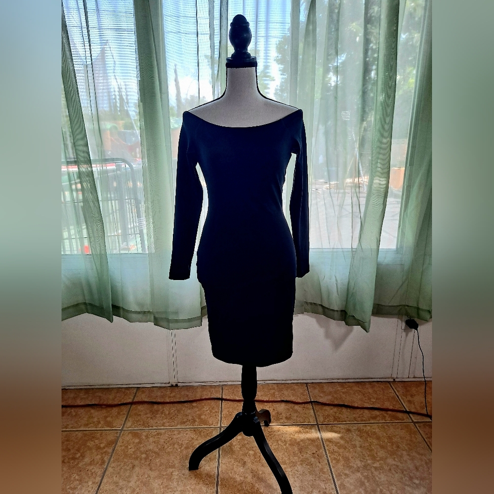 David Lerner Elegant Black Off-Shoulder Dress, size medium.
